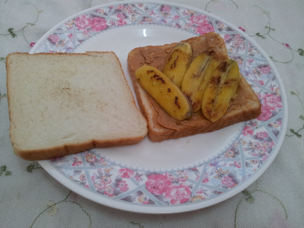 Resepi pisang: Roti bakar berinti Pisang bakar dan Peanut 