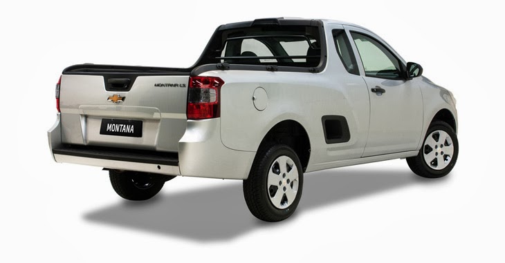 Chevrolet Montana LS é na Rumo Norte - Degrau no para-choque traseiro para acesso à caçamba.