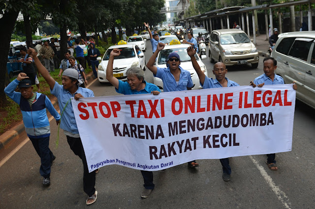 Gawat! Ogah Ikuti Izin, Taksi Online: “Kami Perusahaan Layanan Aplikasi, Bukan Transportasi!”
