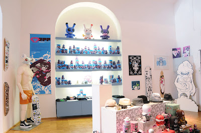 dunny kidrobot OFF coarsetoys wien