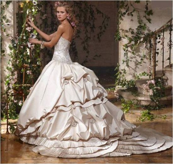 2011 Wedding Gown with incredible style affordable designed by famous 