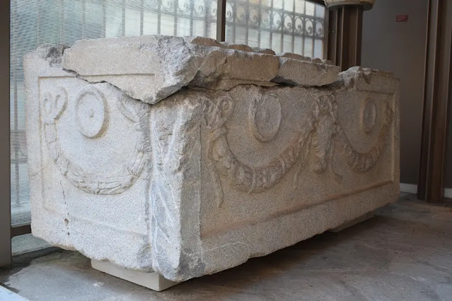 Οι γυναικείες κεφαλές από τάφο εύπορων ευγενών στην Άνω Μακεδονία - Αναζητείται μια άγνωστη πόλη
