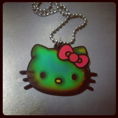 Hello Kitty mood necklace green