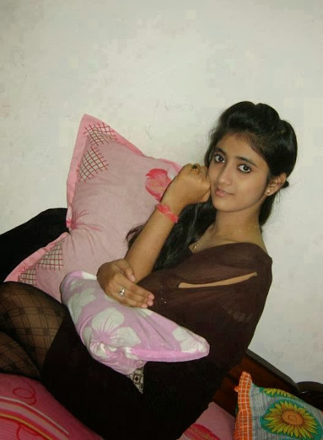 cute Indian women pic, charming Indian women pic