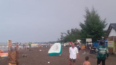 Pasca Hari Raya IDUL FITRI Pantai Wisata Tanjung Pakis Jadi Lautan Sampah