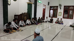 Silaturahmi Kapolsek Cikedung Dengan Tokoh Agama dan Masyarakat Usai Shalat Tarawih 