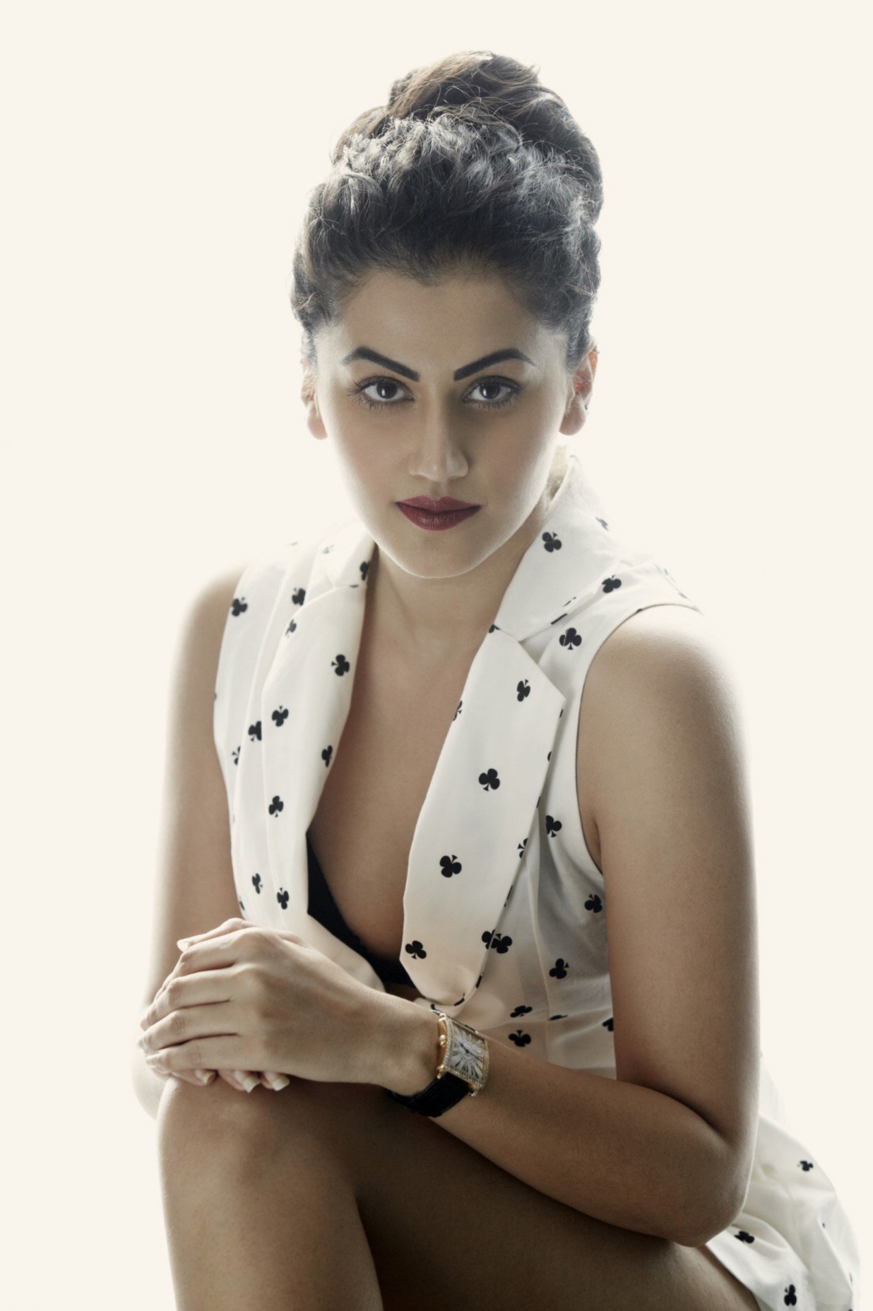 Taapsee Pannu UHD HD & High-Resolution Photo