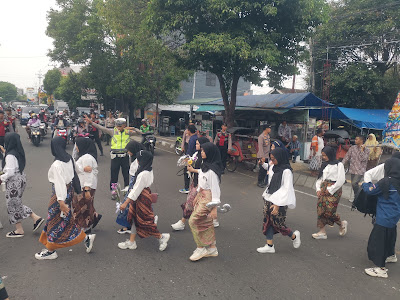 Personel Gabungan Polri TNI Amankan Kirab Budaya Ulang Tahun SMU UII Tamansiswa