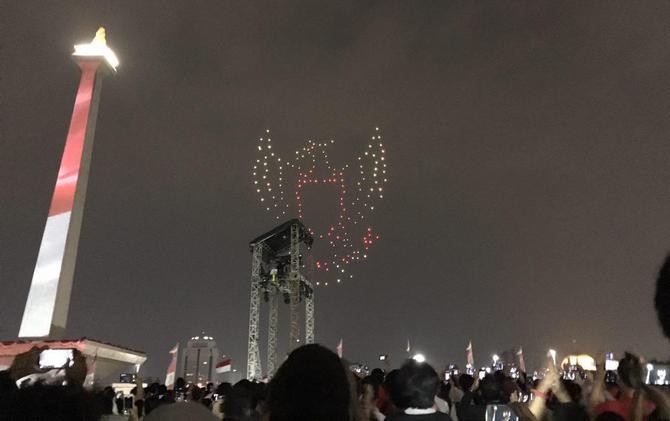 300 Drone Intel Menari di Langit Monas