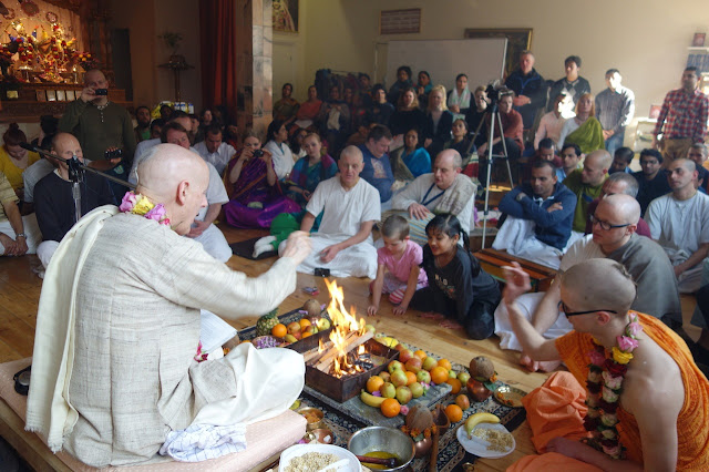 Sankarshan Das Adhikari Giving Initiation to Gaura Nitai Das 3