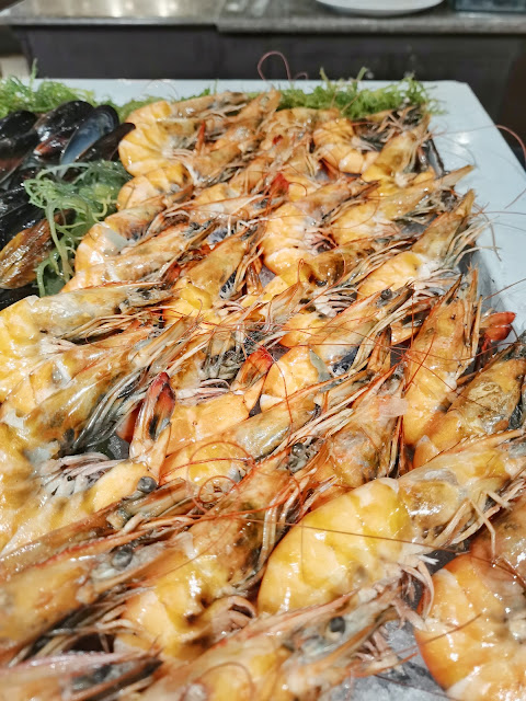 SEAFOOD BUFFET, PHP 1,688