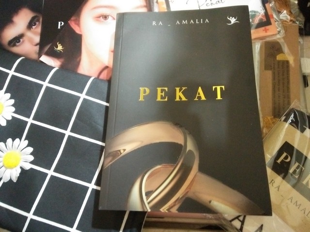 Novel “Pekat” karya RA Amalia;Resensi Novel “Pekat”;Resensi Buku – Sinopsis “Pekat”