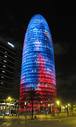 Juegos Olímpicos de Barcelona (torre agbar de noche)