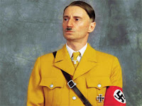 Robert Carlyle como Hitler en El reinado del mal