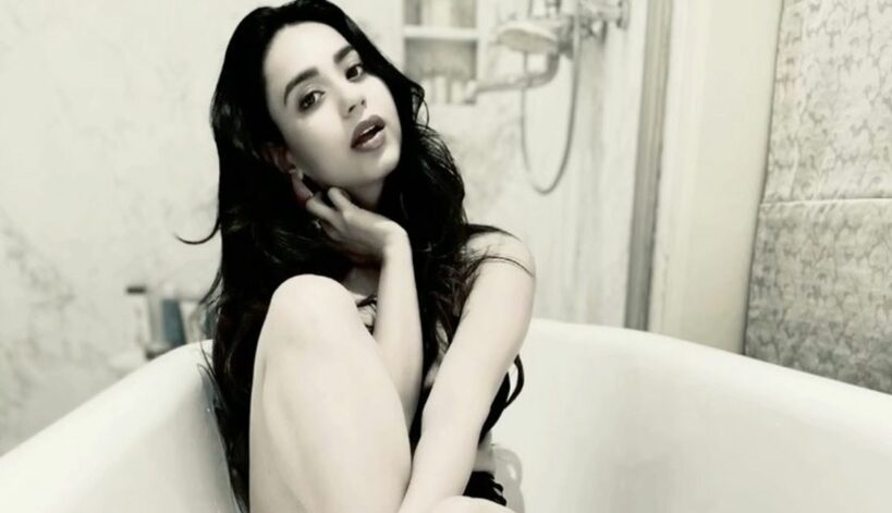 Actress Gossips: Soundarya Sharma Does In Bathtub