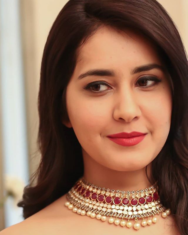 Rashi Khanaa new look in black outfit rashi khanna instagram