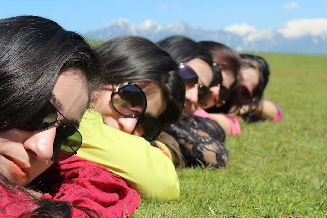 A Candid Shot Of A Group Of Desi Girlfriends