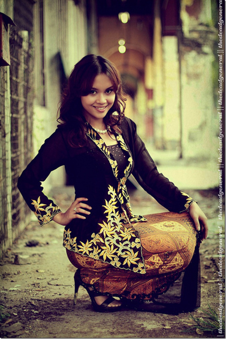 Indonesia charm Batik fashion  model 2011