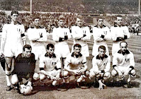 A. C. MILAN - Milán, Italia - Temporada 1962-63 - Maldini, Benítez, Rivera, Altafini, Mora, Privatelli; Ghezzi, Trebbi, David, Trapattoni y Sani - A. C. MILAN 2 (Altafini 2), S. L. BENFICA 1 (Eusebio) - 22/05/1963 - VIII Copa de Europa, final - Londres (Inglaterra), estadio de Wembley - El MILAN gana su primera Copa de Europa