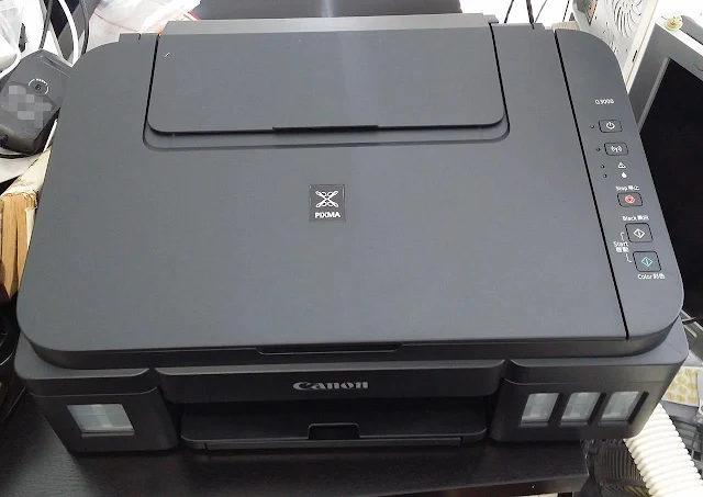 G3000 打印機的樣子，頂部很平坦，在上面放雜物也很方便