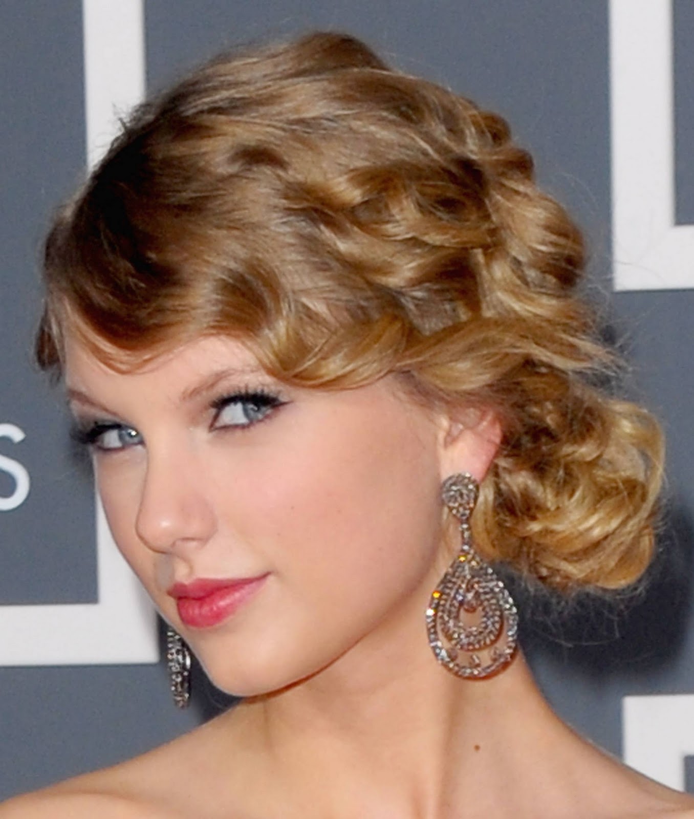 Curly Prom Hairstyles For Long Hair Half Up Taylor Swift Long Hairstyles with bangs 2012, hairspray lyrics 
