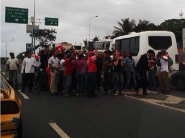 Comitiva com Cássio chega à Venezuela e é apedrejada, sitiada e cercada em protesto