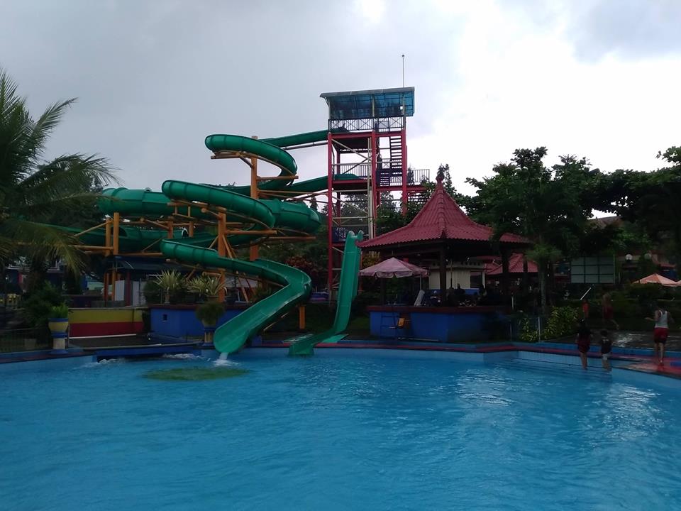 Serunya Renang Di Owabong Waterpark Purbalingga Perlu Piknik