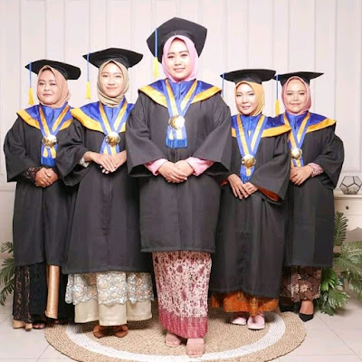 Baju Toga Wisuda