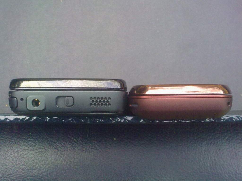 N900 Vs. Nokia N97 mini [Size Comparison]