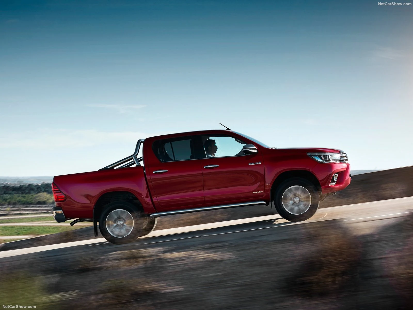 Hình ảnh xe ô tô Toyota HiLux 2016 & nội ngoại thất