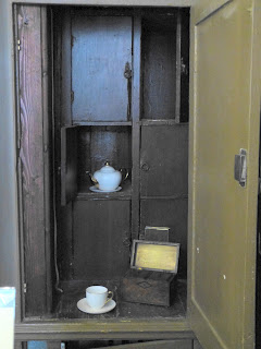 Dr Johnson's tea cupboard, in the reception of Dr Johnson's House Museum © Andrew Knowles