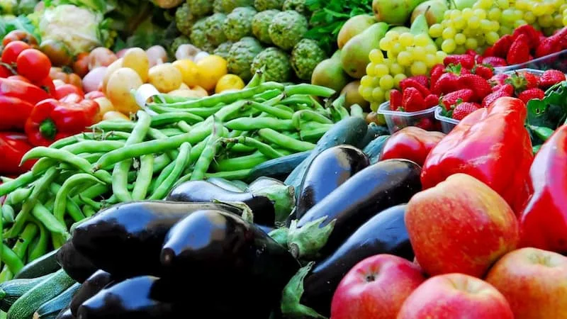 ثبات في سوق الخضار والفاكهة: تعرف على الأسعار اليوم