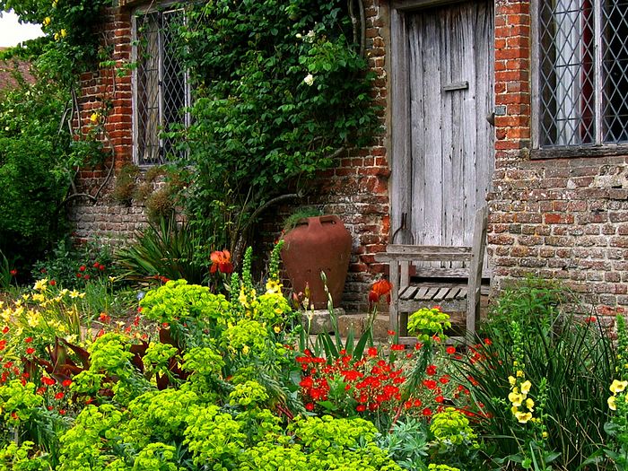 Countryside Wallpaper English Cottage Garden