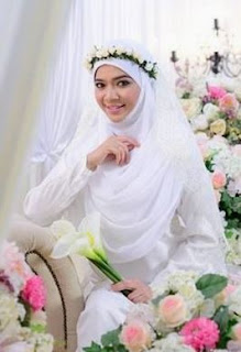 Gaun pengantin muslimah Dengan Pashmina Syari