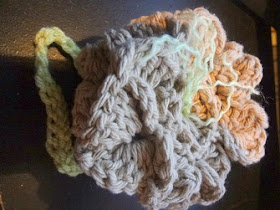 http://www.niftynnifer.com/2013/08/free-washcloth-poof-crochet-pattern.html