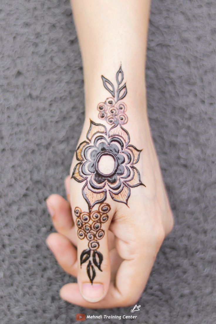 21 Simple Yet Gorgeous Graceful Mehndi Designs For Beginners 21 Easy Mehndi Designs For Starters Bling Sparkle