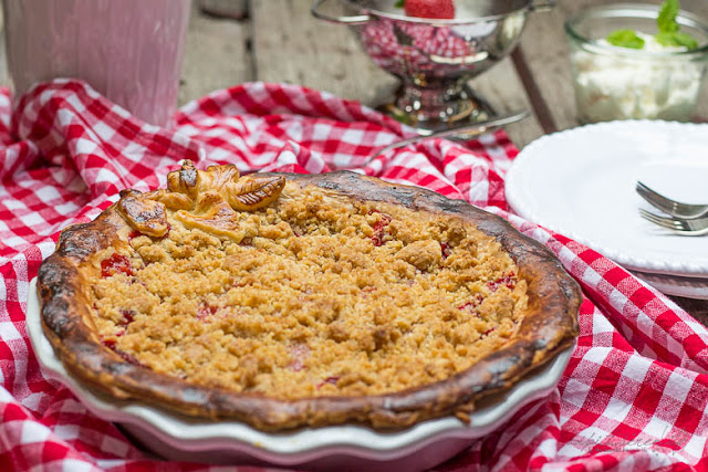 Muttertagskuchen - Erdbeer Crumble Pie - Streuselliebe