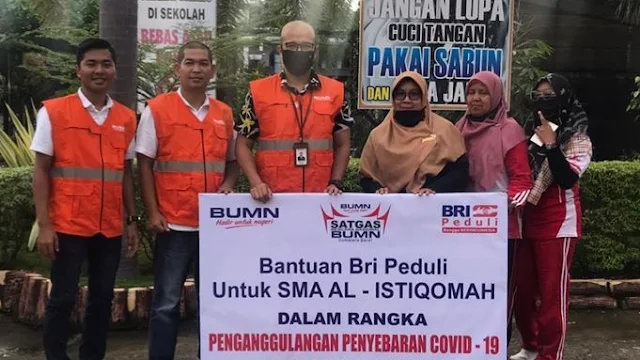BRI Salurkan Bantuan Pencegahan Covid-19 ke SMA Al Istiqamah Simpang Empat.