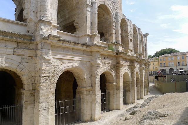 De Paris à Narbonne en vélo, Arles