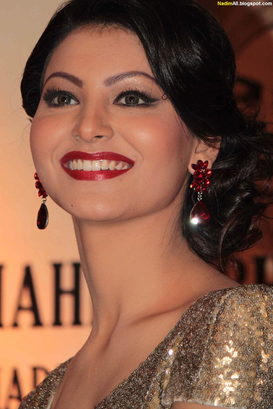 urvashi-rautela-hot-2013