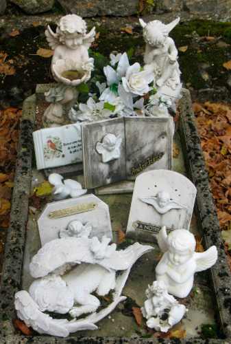 Childs_Grave_Massy.jpg