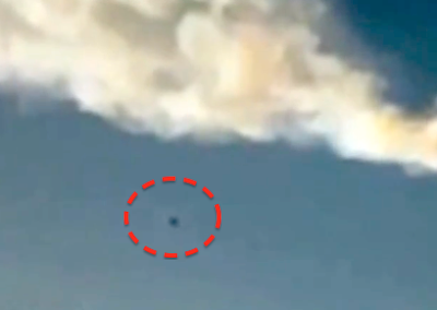 Penampakan UFO Saat Jatuhnya Meteor Di Rusia