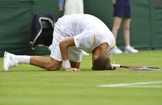 Foto - Lapangan Rumput Wimbledon Menyusahkan Petenis