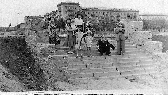 Придніпровський парк. 1957 рік. Ми бачимо майбутній проспект Текстильників. Фото Тетяни Дембницької. Група "Старий Херсон"