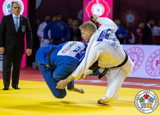 Rafael Buzacarini and Leo Gonçalves stop in the first stages of the World Cup