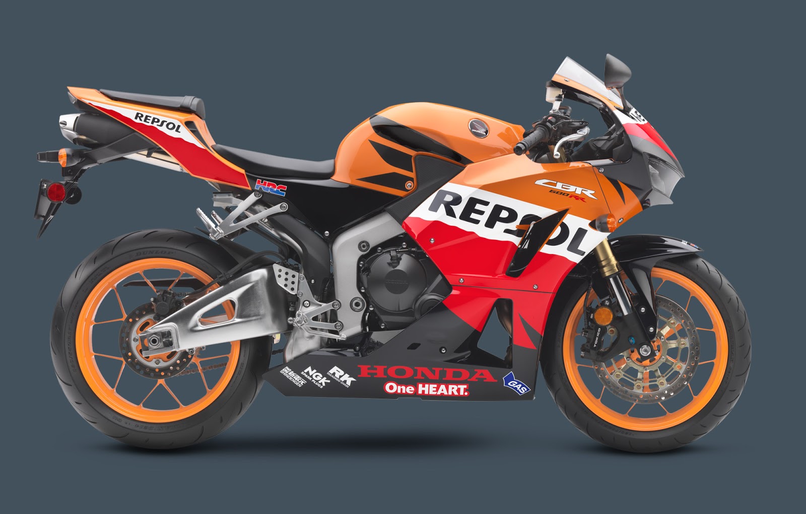 cbr 600 red white blue Gak pernah ketinggalan, Repsol. Masih ada 'One Heart'nya. Joss 