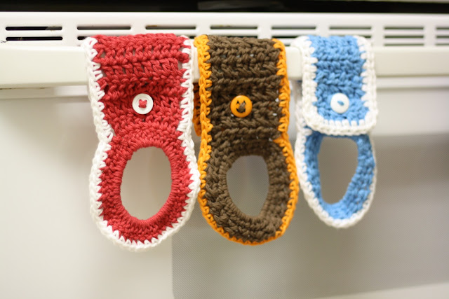 crochet towel holder