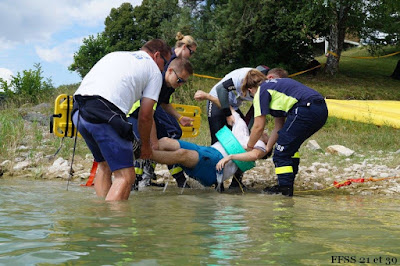 Maître-chien sauveteur aquatique - Travail avec nos secouristes FFSS 39 Jura Franche-Comté. Des gestes de secours adaptés au cas par des secouristes terrestres