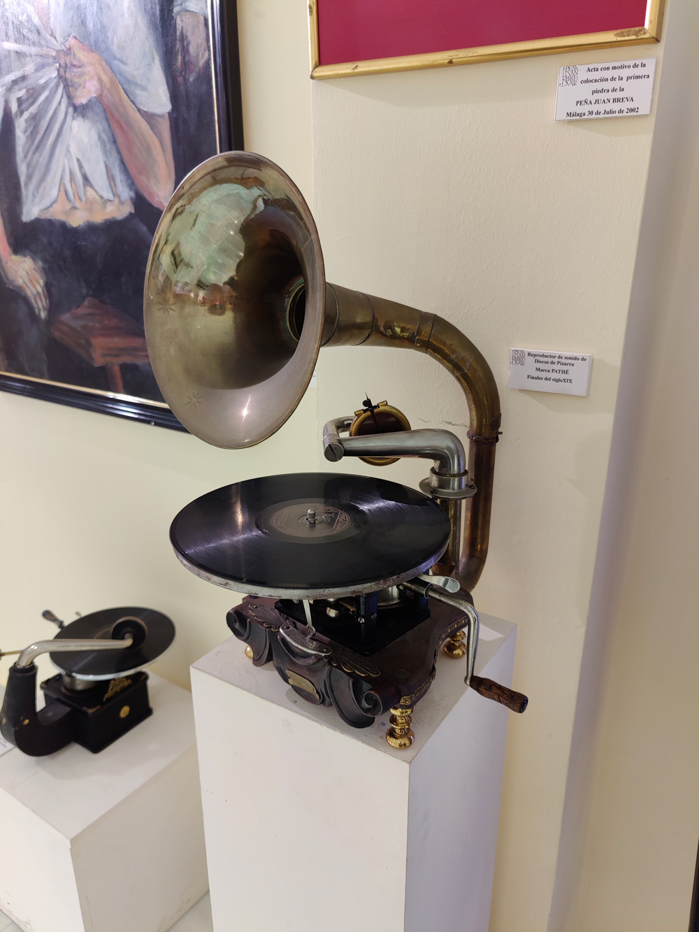 Mécanisme d'un phonographe rare à pavillon