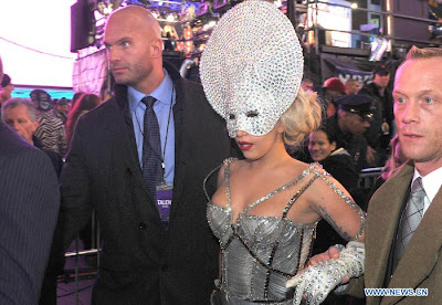 Lady Gaga biểu diễn ở Quảng  trường Thời đại/ Times Aquares